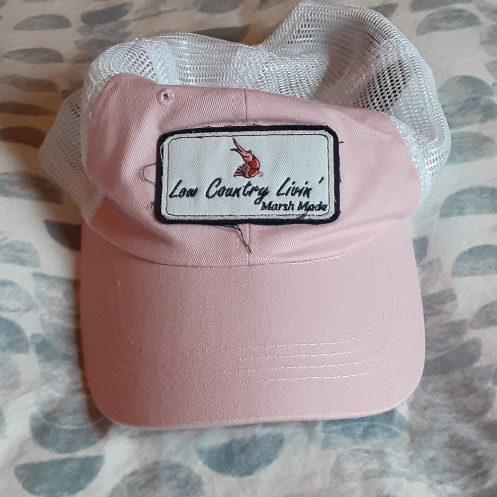 Low country livin trucker hat